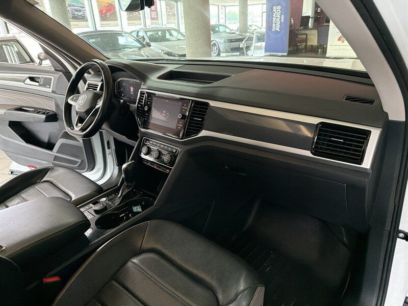 Used 2022 Volkswagen Atlas SEL Premium AWD/4WD image 32