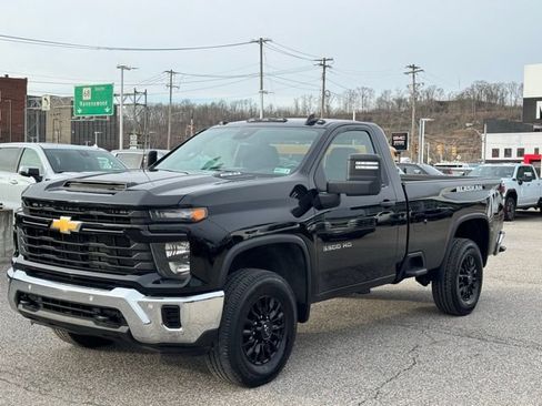 Used 2025 Chevrolet Silverado 3500 W/T AWD/4WD image 2