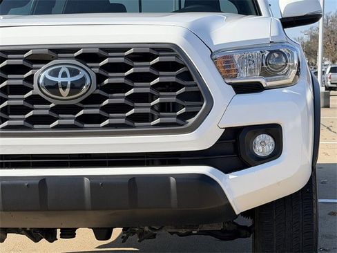 Used 2022 Toyota Tacoma TRD Off-Road image 9