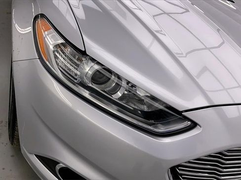 Used 2015 Ford Fusion SE w/ Equipment Group 201A image 25