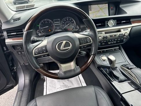 Used 2017 Lexus ES 350 350 w/ Navigation System Package image 13