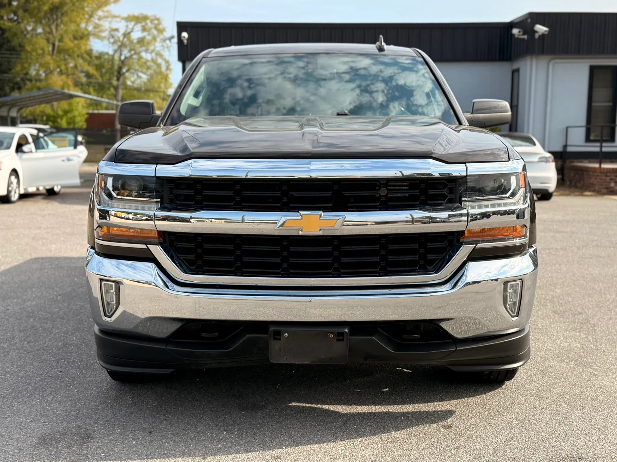 Used 2018 Chevrolet Silverado 1500 LT w/ All Star Edition AWD/4WD image 4
