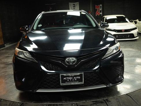 Used 2019 Toyota Camry XSE image 3