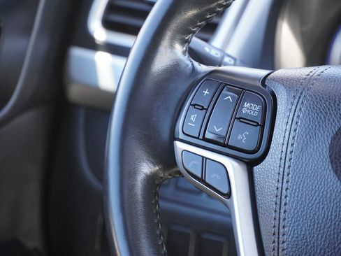 Used 2018 Toyota Highlander XLE image 31