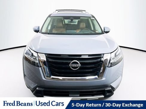 Used 2023 Nissan Pathfinder Platinum AWD/4WD image 2