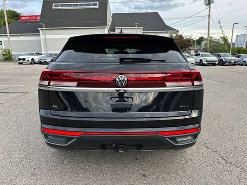 Certified 2024 Volkswagen Atlas Cross Sport SE w/ Panoramic Sunroof Package AWD/4WD image 8