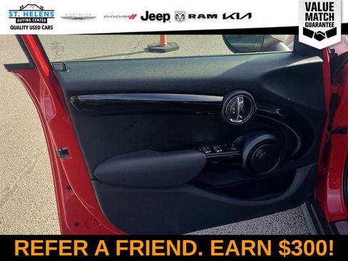 Used 2019 MINI Cooper 4-Door Hardtop w/ Premium Package FWD image 9