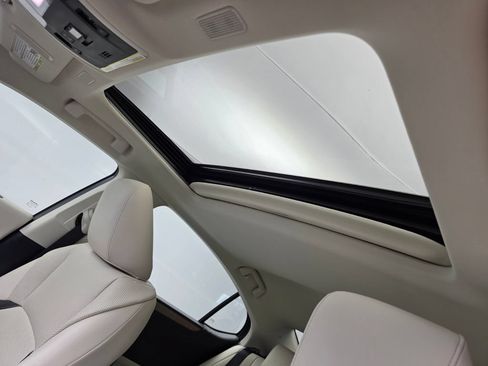 Used 2025 Lexus ES 350 w/ Premium Package FWD image 12