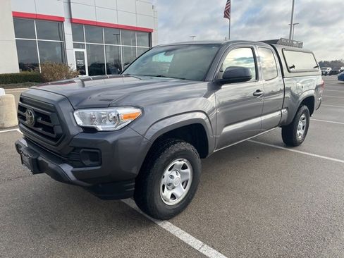 Used 2022 Toyota Tacoma SR image 3
