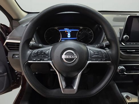 Used 2024 Nissan Altima 2.5 SV AWD/4WD image 18