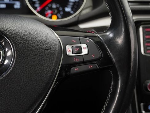 Used 2018 Volkswagen Passat 3.6 image 33