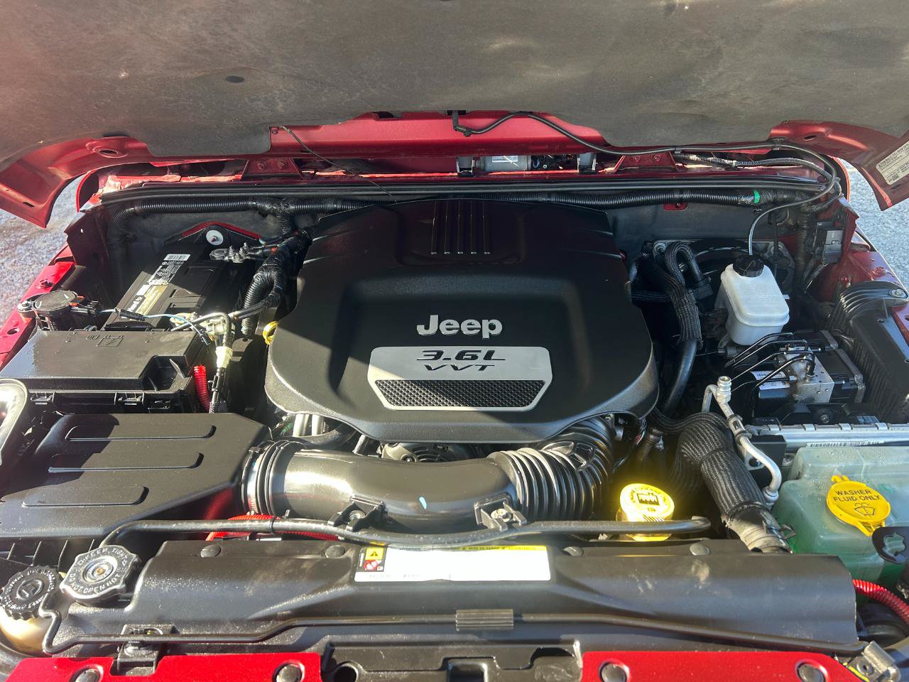Used 2012 Jeep Wrangler Unlimited Sahara w/ Dual Top Group AWD/4WD image 23