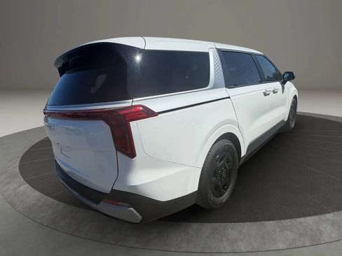 Used 2025 Kia Carnival FWD image 5