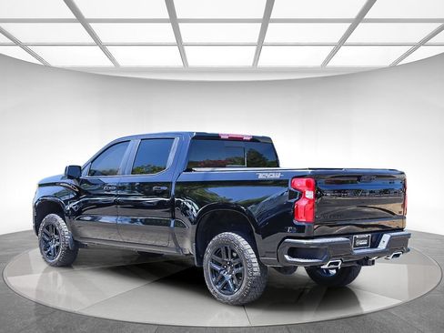 Used 2024 Chevrolet Silverado 1500 LT Trail Boss w/ LT Trail Boss Premium Package AWD/4WD image 2