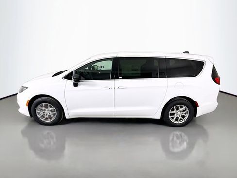 New 2026 Chrysler Voyager LX image 4