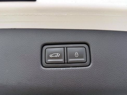 Certified 2025 Genesis GV70 2.5T AWD/4WD image 8