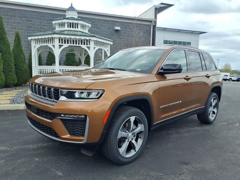New 2026 Jeep Grand Cherokee Limited AWD/4WD image 2