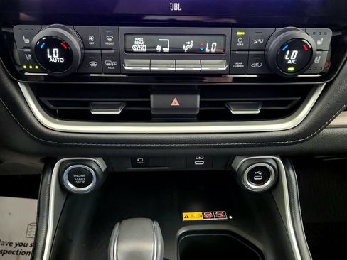 Used 2024 Toyota Grand Highlander AWD image 32
