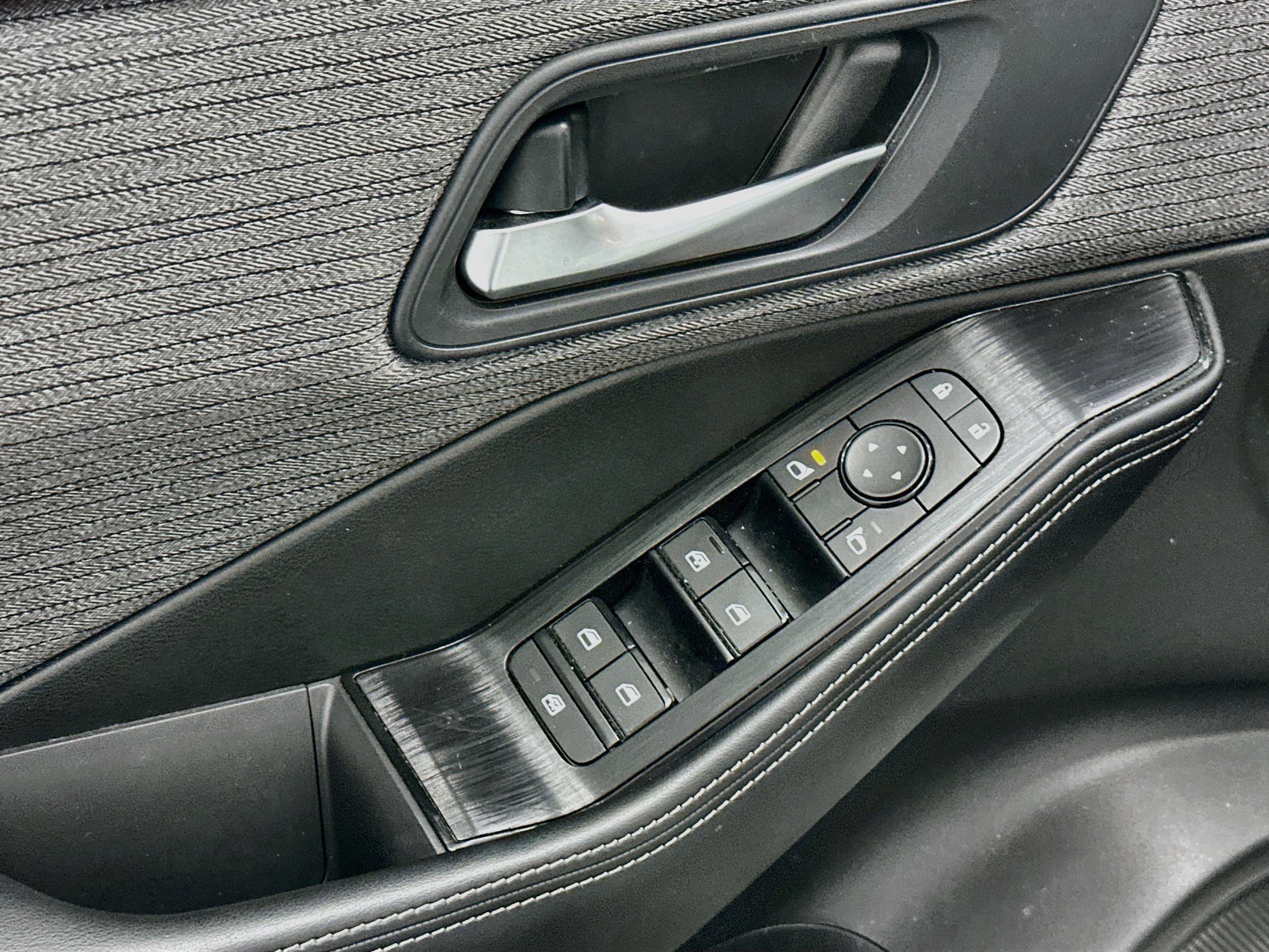Used 2023 Nissan Rogue SV AWD/4WD image 15