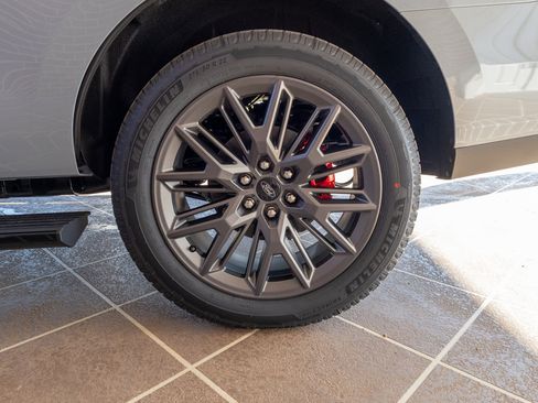 New 2025 Ford Expedition Platinum w/ Stealth Performance Package image 9