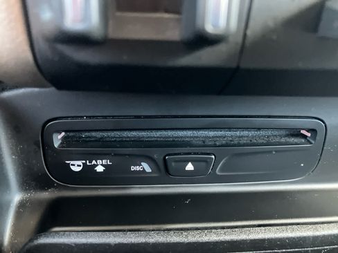 Used 2019 RAM 1500 Laramie AWD/4WD image 32