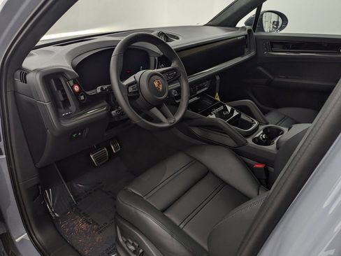 New 2026 Porsche Cayenne GTS image 4