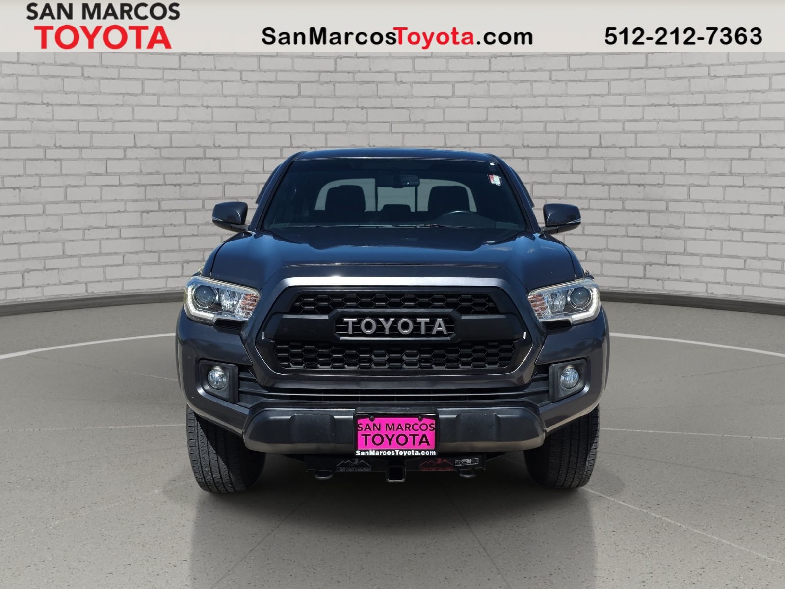 Used 2017 Toyota Tacoma TRD Off-Road w/ Premium & Technology Package AWD/4WD image 2