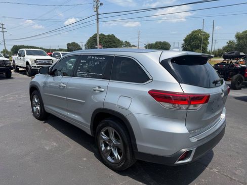 Used 2019 Toyota Highlander Limited Platinum FWD image 8