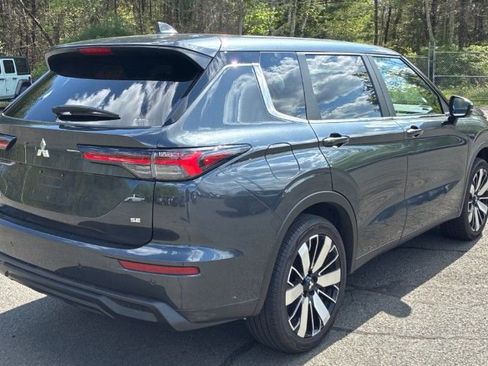 Used 2025 Mitsubishi Outlander AWD image 6