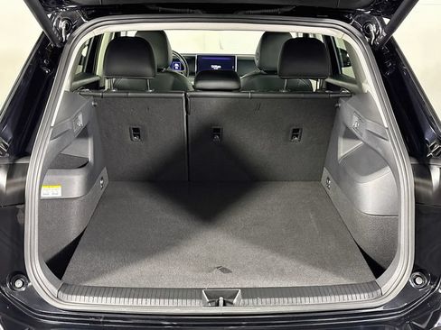 Certified 2025 Volkswagen Tiguan SE FWD image 21