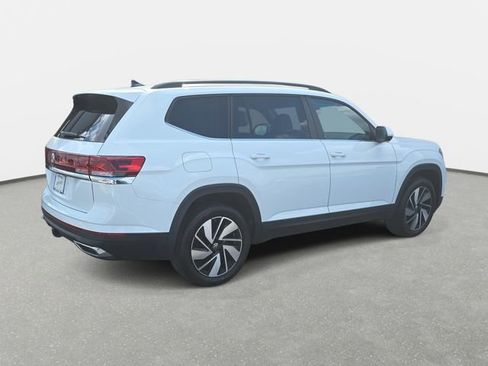 Used 2024 Volkswagen Atlas SE w/ Panoramic Sunroof Package FWD image 5