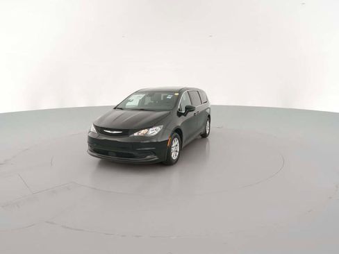 New 2026 Chrysler Voyager LX image 3
