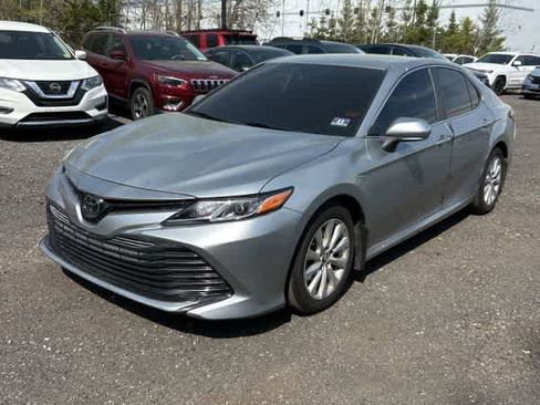 Used 2019 Toyota Camry LE w/ Convenience Package FWD image 1
