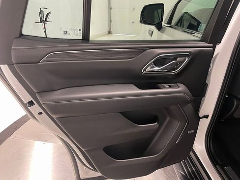 Used 2023 GMC Yukon SLT w/ SLT Premium Package image 23