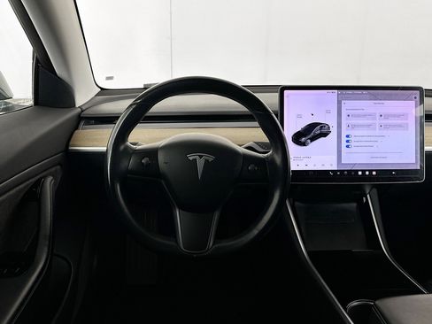 Used 2018 Tesla Model 3 Long Range image 17