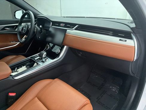 Used 2024 Jaguar XF R-Dynamic SE RWD image 30