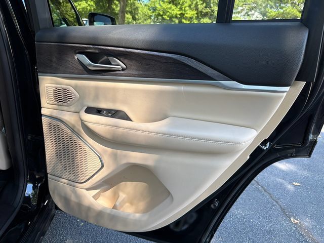 Used 2023 Jeep Grand Cherokee Limited AWD/4WD image 16