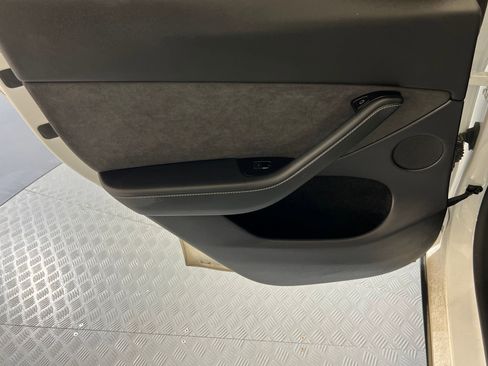 Used 2023 Tesla Model Y Long Range image 30