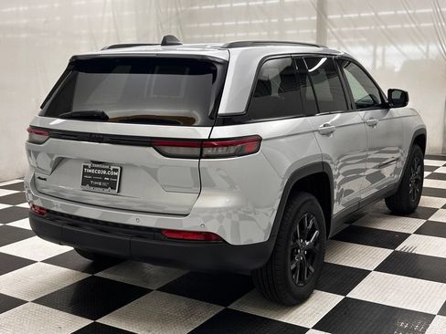 New 2025 Jeep Grand Cherokee Altitude AWD/4WD image 7