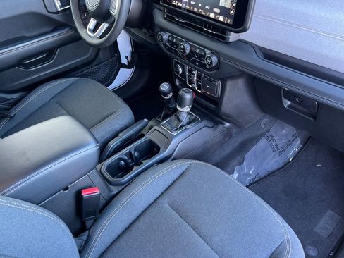 Used 2024 Jeep Wrangler Unlimited Sahara image 21