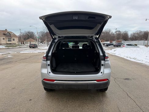 Used 2022 Jeep Grand Cherokee Limited image 8