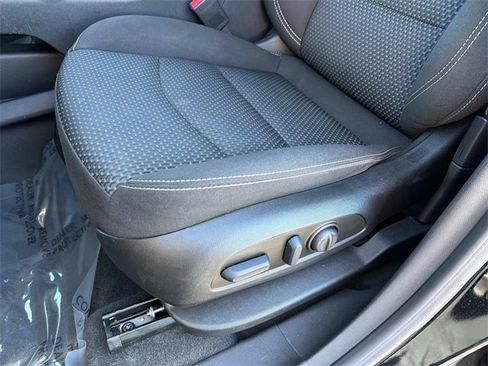 Used 2023 GMC Terrain SLE w/ Driver Convenience Package image 18