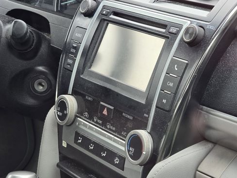 Used 2014 Toyota Camry LE image 15