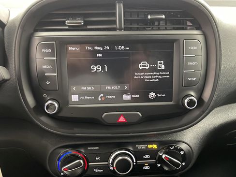 Used 2025 Kia Soul LX w/ LX Technology Package FWD image 14