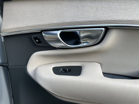 Used 2025 Volvo XC90 B6 Plus image 16