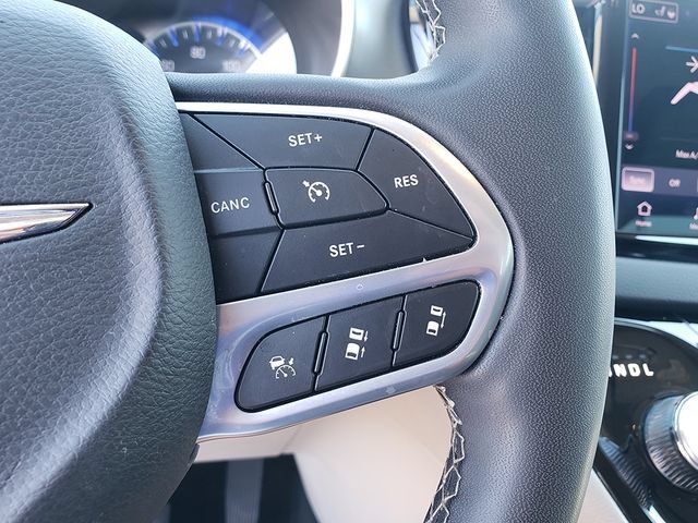 Used 2023 Chrysler Pacifica Touring-L FWD image 20