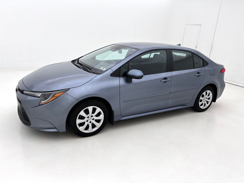 Used 2025 Toyota Corolla LE FWD image 5