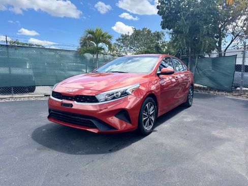 Used 2023 Kia Forte LXS w/ LXS Technology Package image 4