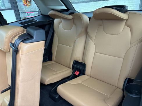 Used 2016 Volvo XC90 T6 Momentum image 41