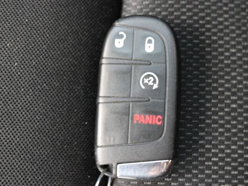 Used 2016 Jeep Renegade Latitude w/ Cold Weather Group image 34